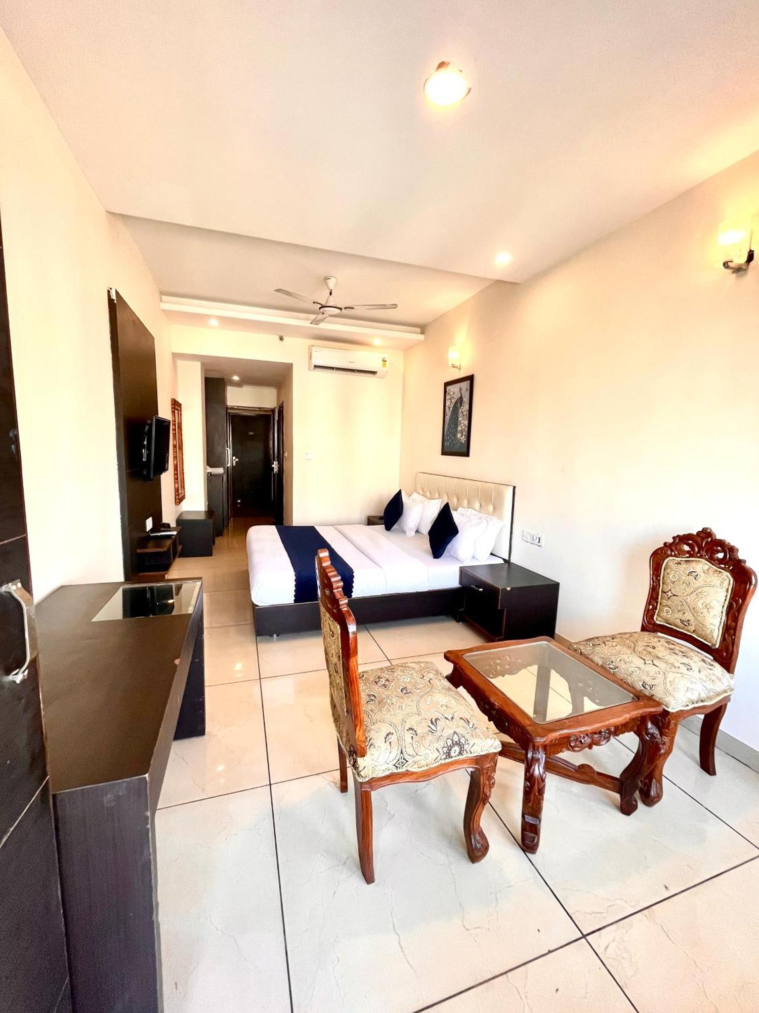 Jb Residency Zirakpur !! Top Rated & Most Awarded Property In Zirakpur Otel Dış mekan fotoğraf