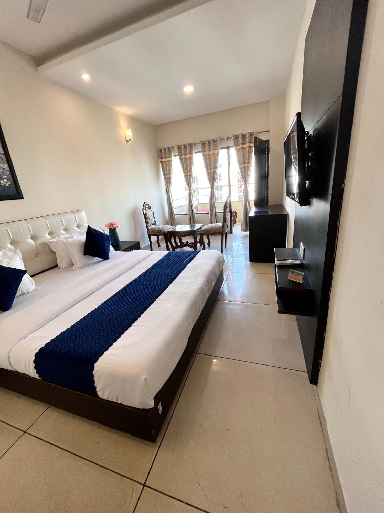 Jb Residency Zirakpur !! Top Rated & Most Awarded Property In Zirakpur Otel Dış mekan fotoğraf