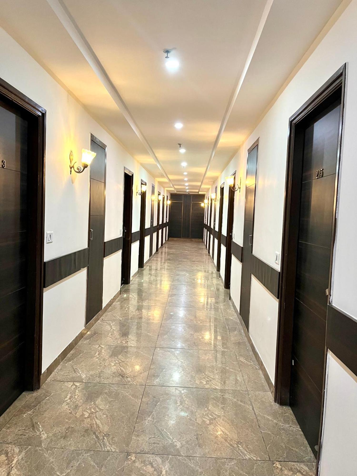 Jb Residency Zirakpur !! Top Rated & Most Awarded Property In Zirakpur Otel Dış mekan fotoğraf