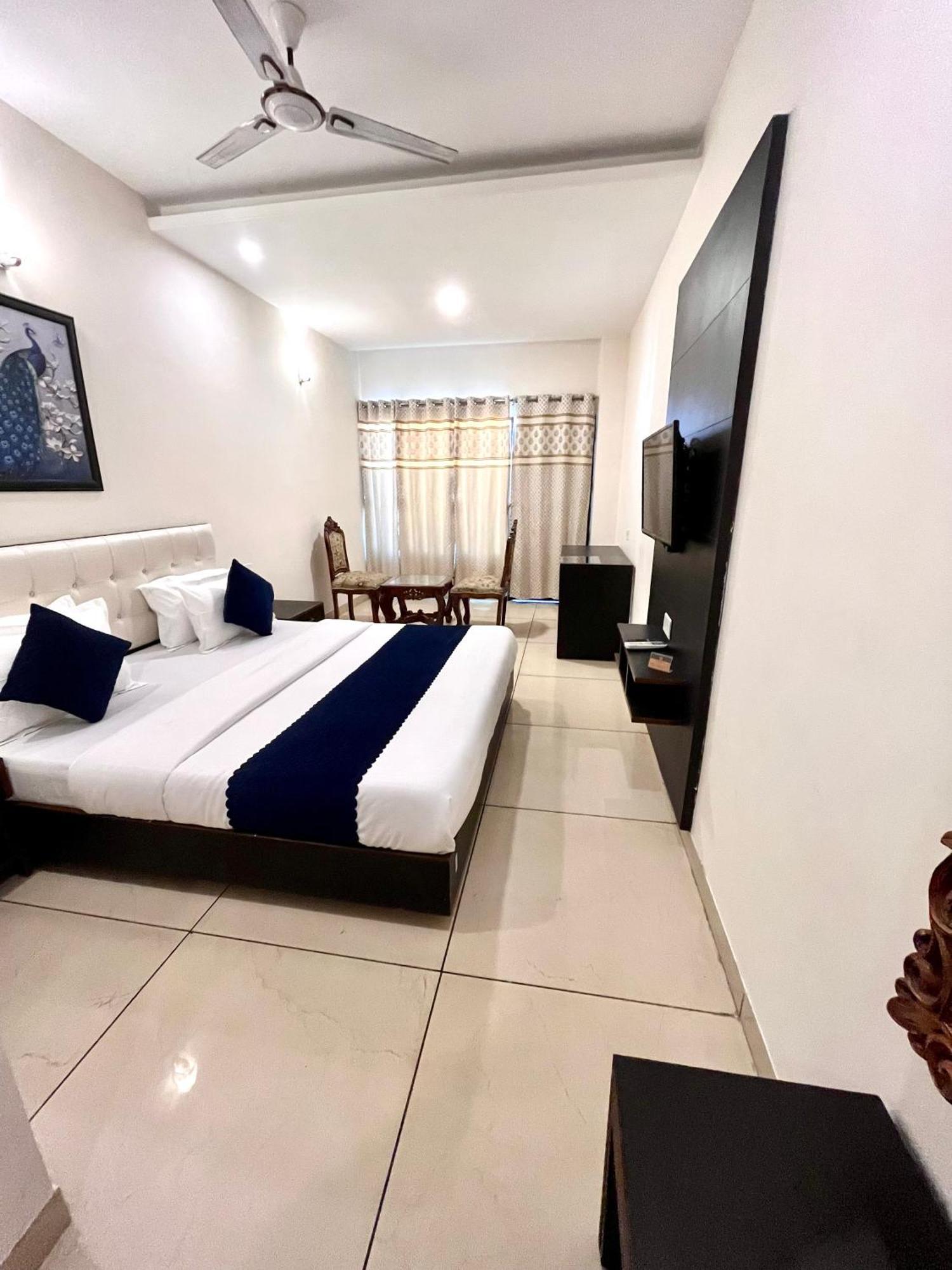 Jb Residency Zirakpur !! Top Rated & Most Awarded Property In Zirakpur Otel Dış mekan fotoğraf