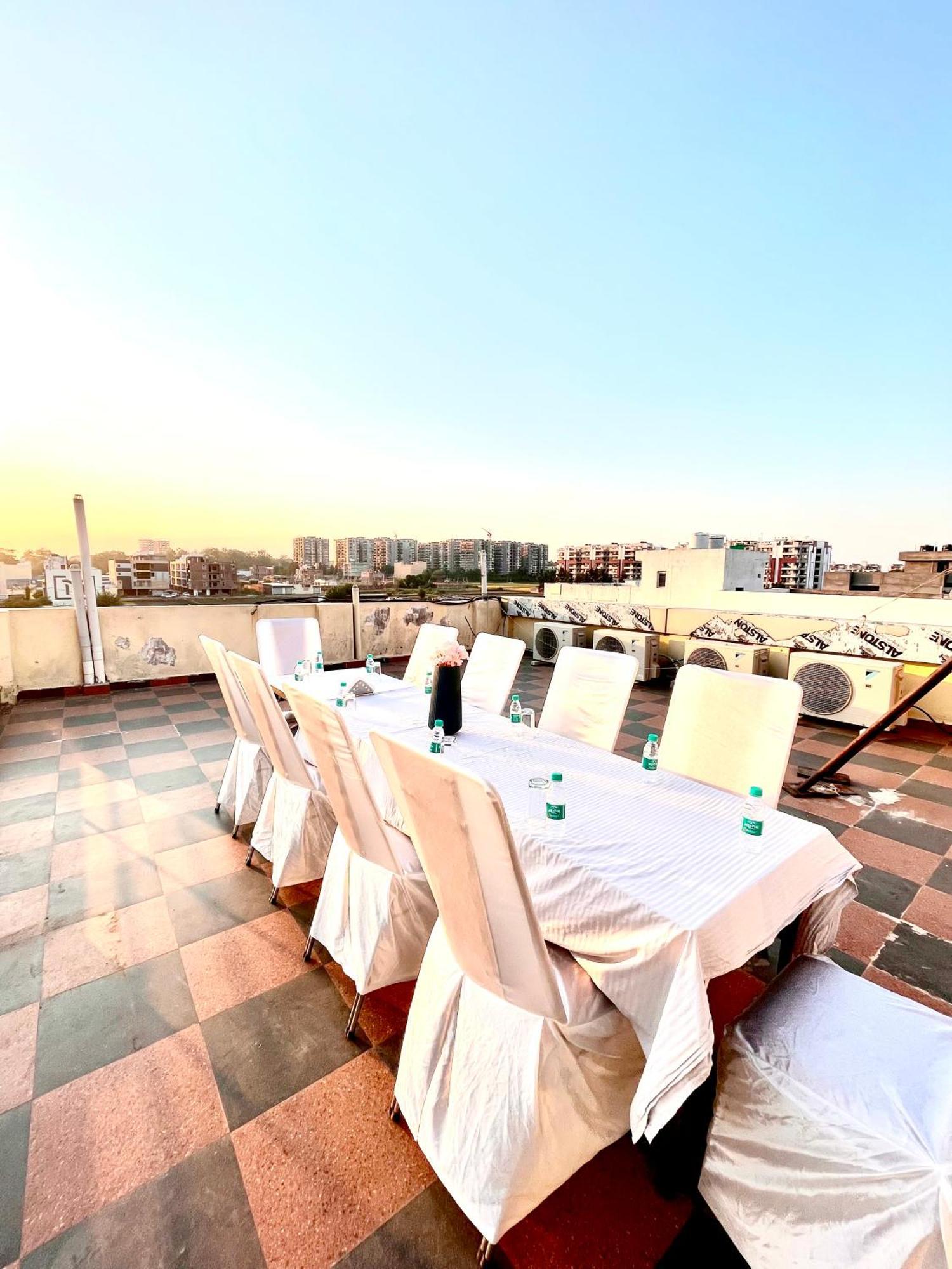 Jb Residency Zirakpur !! Top Rated & Most Awarded Property In Zirakpur Otel Dış mekan fotoğraf