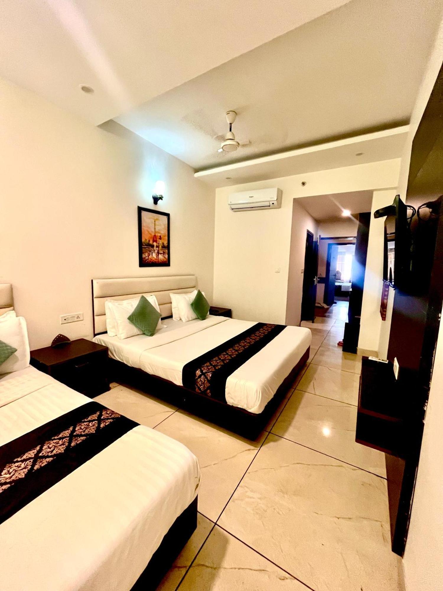 Jb Residency Zirakpur !! Top Rated & Most Awarded Property In Zirakpur Otel Dış mekan fotoğraf
